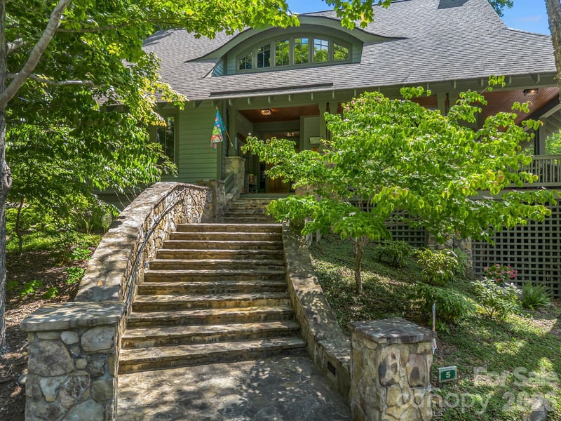 5 Longfellow Dr, Black Mountain, NC 28711