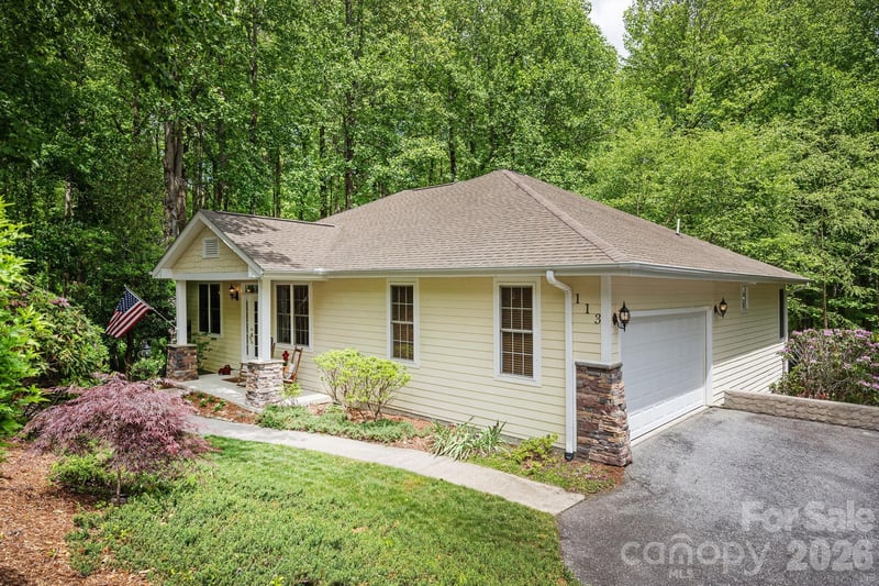 113 Chancery Ct, Flat Rock, NC 28731