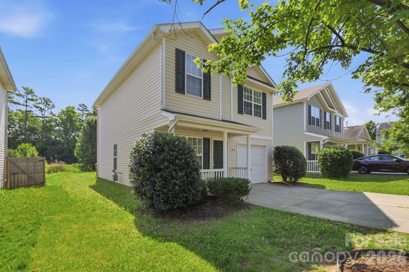 5623 Henderson Oaks Dr, Charlotte, NC 28269
