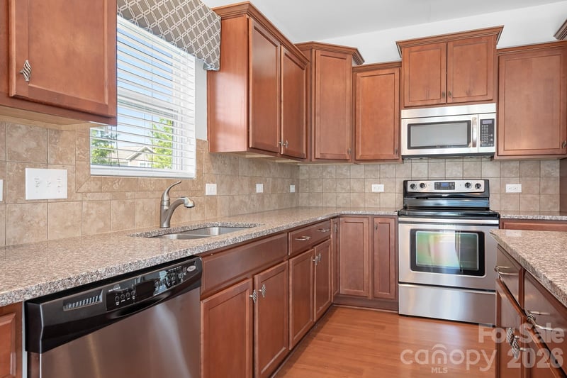 2059 Blue Iris Dr, Matthews, NC 28104