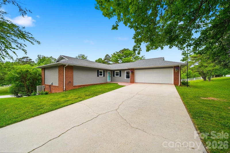 5496 Northwood Dr, Hickory, NC 28601