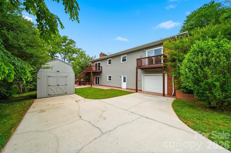5496 Northwood Dr, Hickory, NC 28601