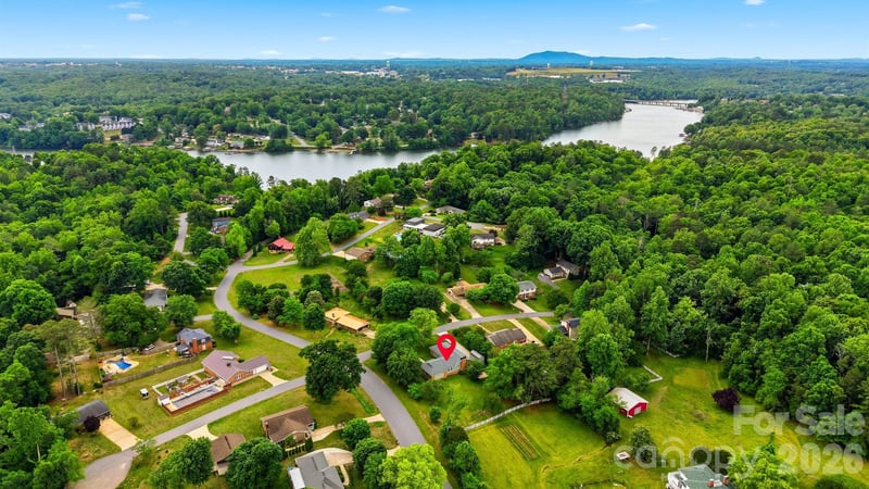 5496 Northwood Dr, Hickory, NC 28601