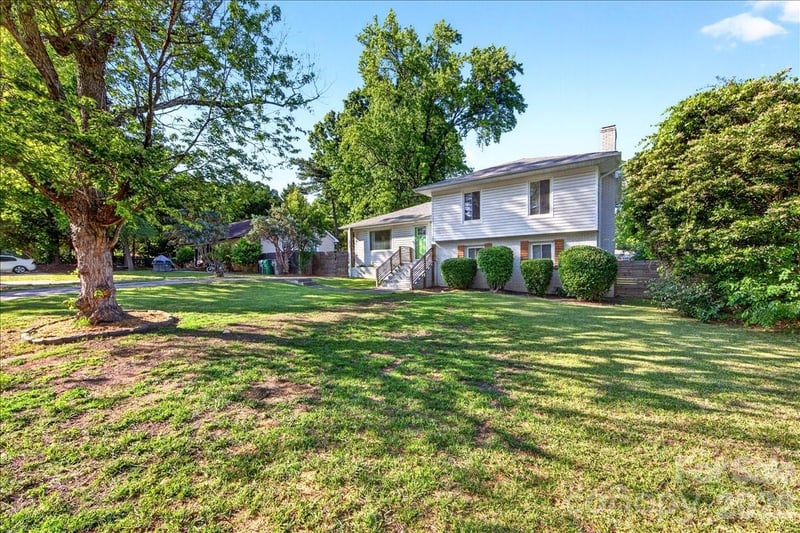 5907 Bluebonnet Rd, Charlotte, NC 28212
