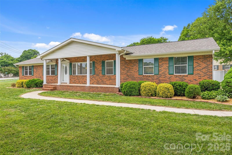 2430 Old Cedarwood Dr, Concord, NC 28027