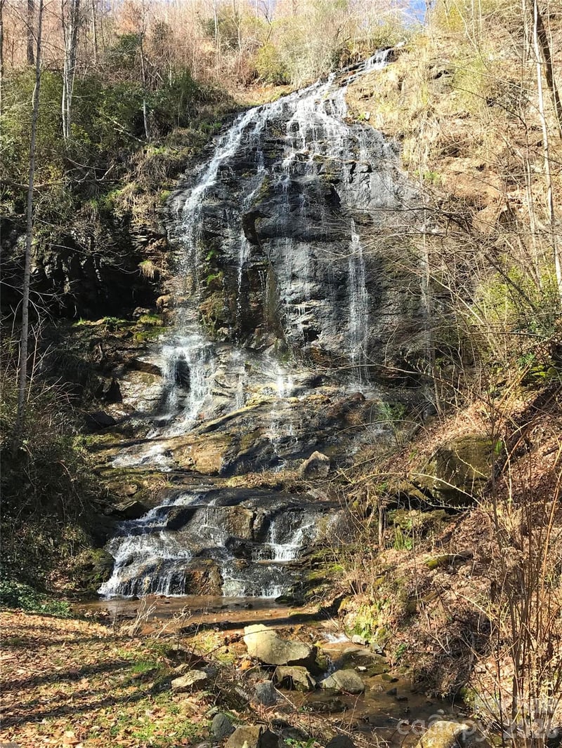 00 Charleston Harbor Dr #11, Saluda, NC 28773