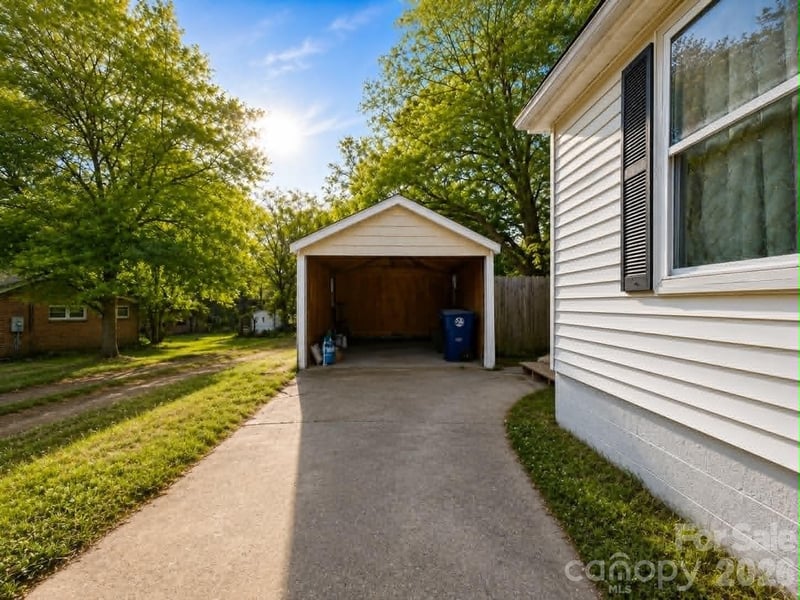 383 Catawba Ave, Mooresville, NC 28115