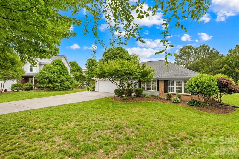 124 Huckleberry Ln, Mount Holly, NC 28120