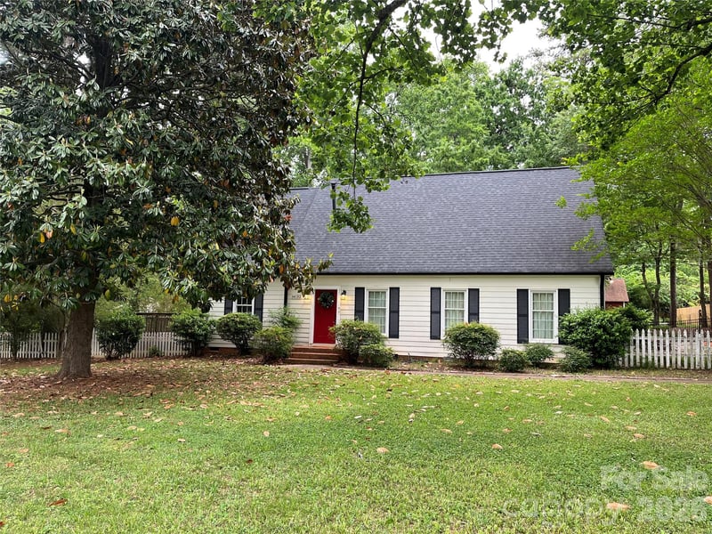 14132 Honeysuckle Ridge Dr, Matthews, NC 28105