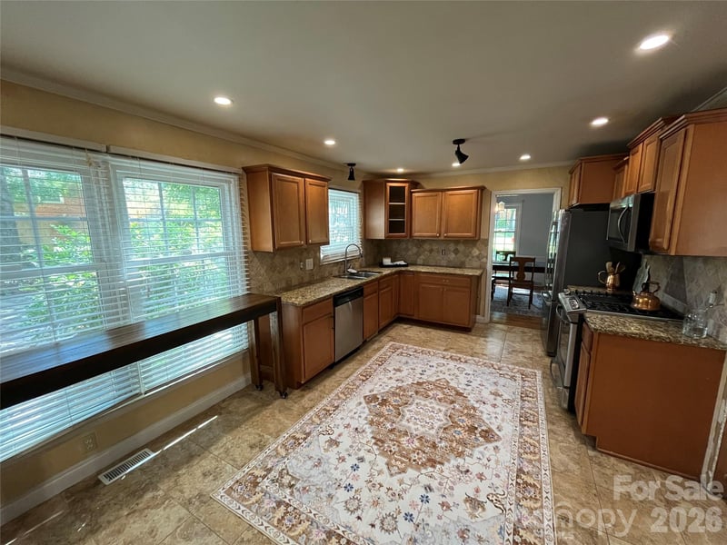 14132 Honeysuckle Ridge Dr, Matthews, NC 28105