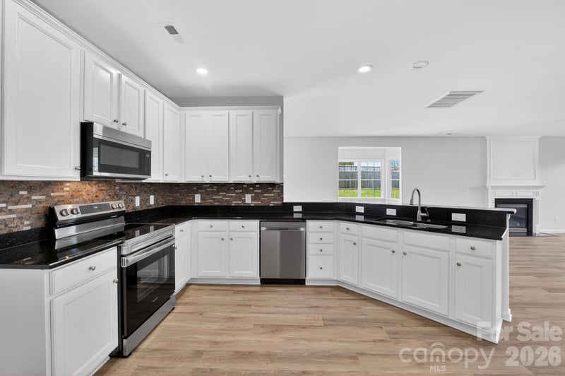 8915 Merrie Rose Ave, Charlotte, NC 28213