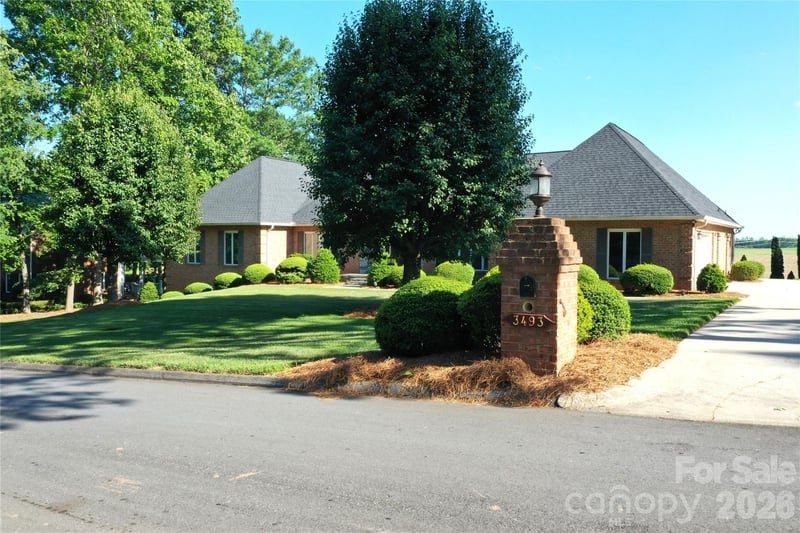3493 Duck Pond Dr, Conover, NC 28613