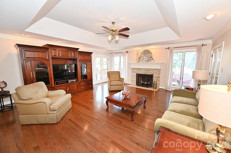 3493 Duck Pond Dr, Conover, NC 28613
