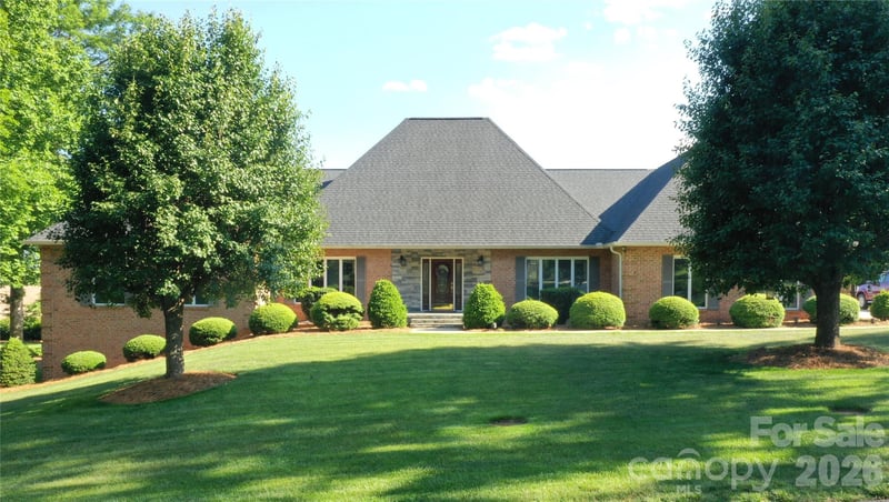 3493 Duck Pond Dr, Conover, NC 28613