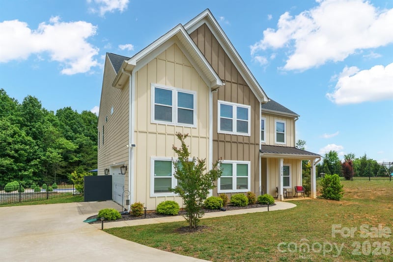 3774 Old Village Dr, Maiden, NC 28650