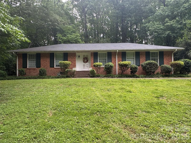 6824 Linda Lake Dr, Charlotte, NC 28215