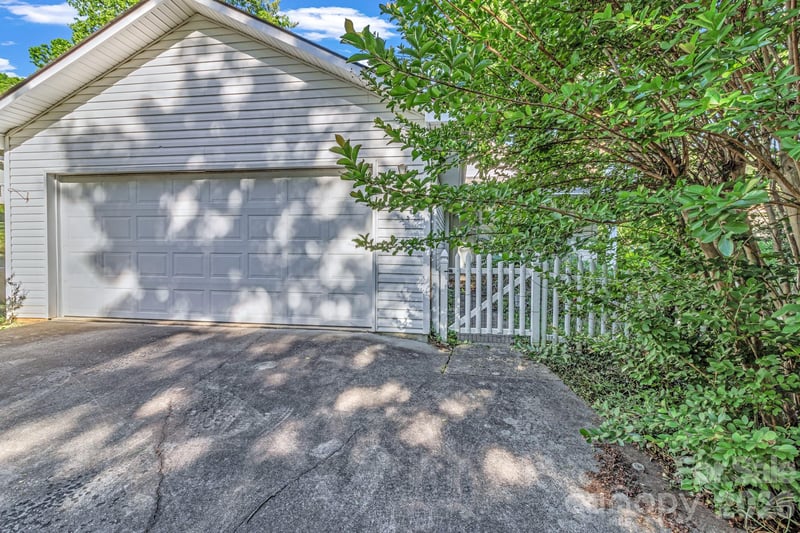 105 Amelia Dr, Hendersonville, NC 28792