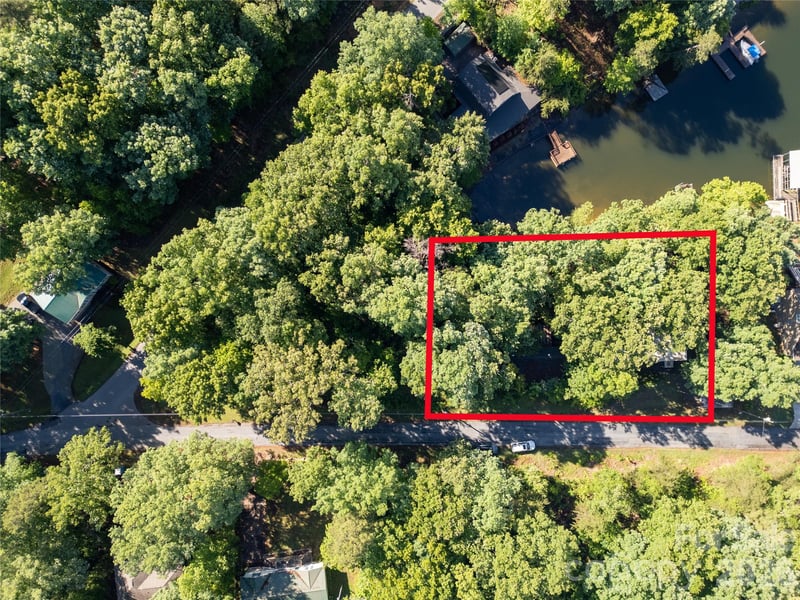 292 Shoreline Dr, New London, NC 28127