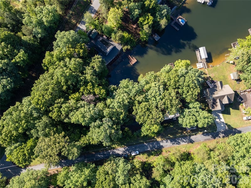 292 Shoreline Dr, New London, NC 28127
