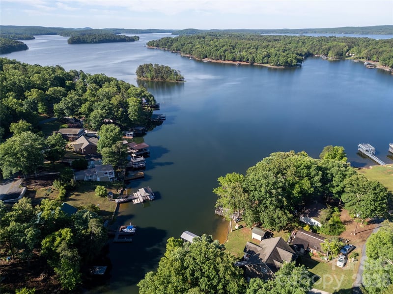 292 Shoreline Dr, New London, NC 28127