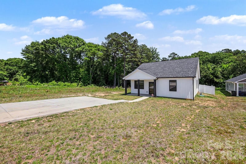 2664 Meadow St, Gaston, NC 28056