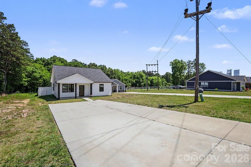 2664 Meadow St, Gaston, NC 28056
