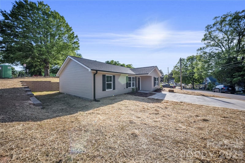301 9th St, Kannapolis, NC 28081