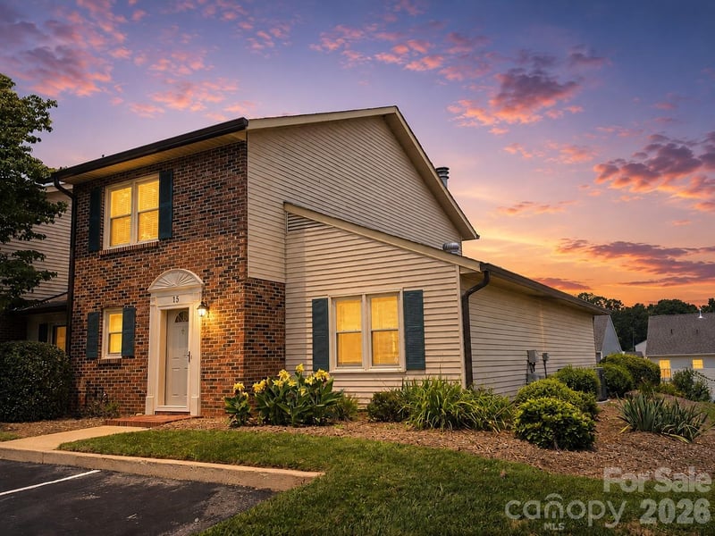 1330 5th St #15, Hickory, NC 28601