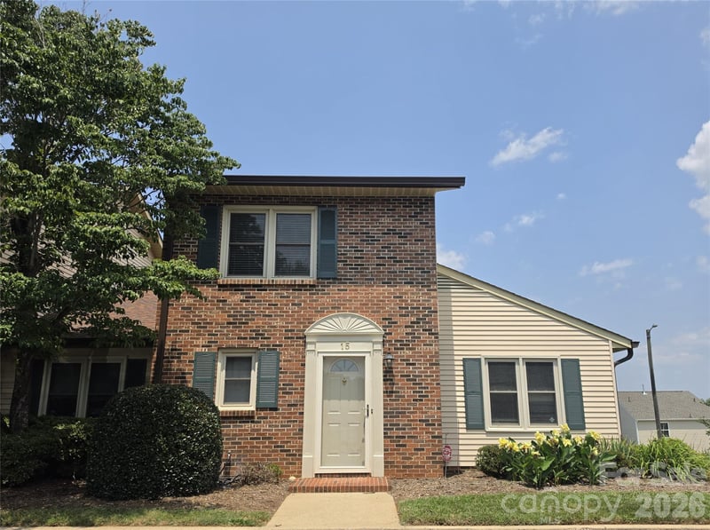 1330 5th St #15, Hickory, NC 28601