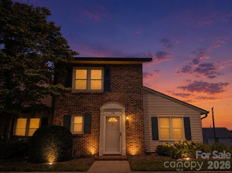 1330 5th St #15, Hickory, NC 28601