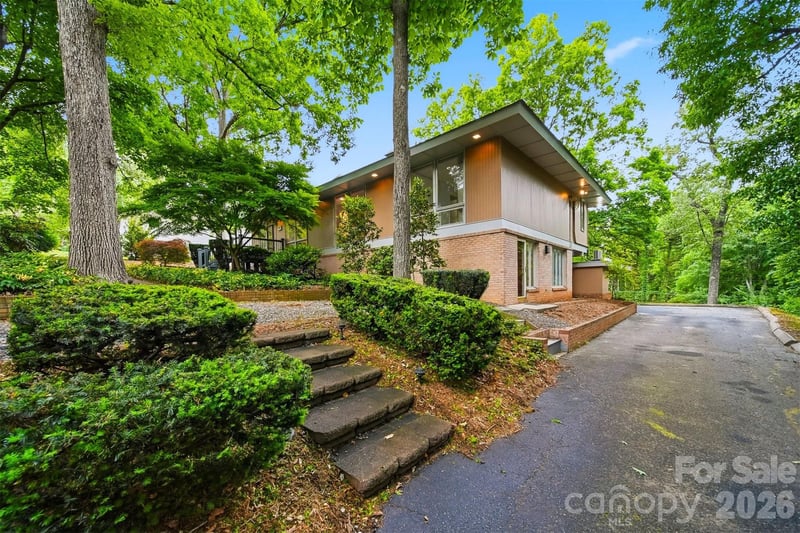 141 36th Ave, Hickory, NC 28601