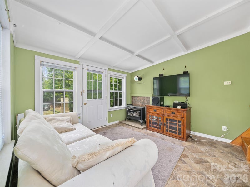 1331 Georges Fork Rd, Burnsville, NC 28714