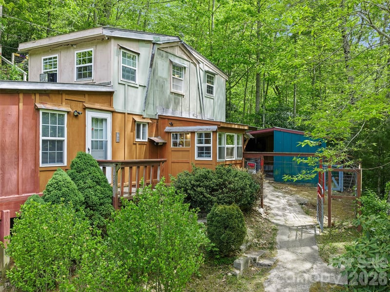 1331 Georges Fork Rd, Burnsville, NC 28714