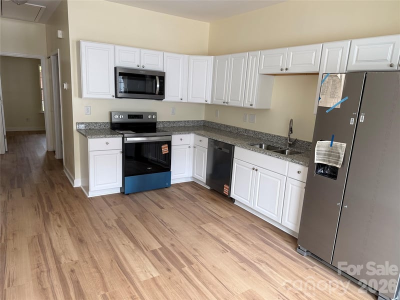 7045 Somerset Springs Dr, Charlotte, NC 28262