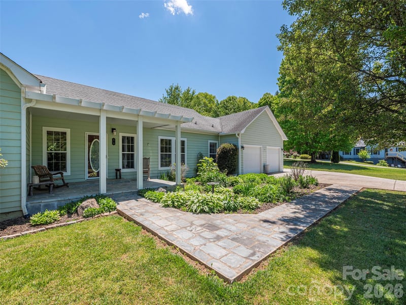 16 Chinaberry Ct, Waynesville, NC 28785