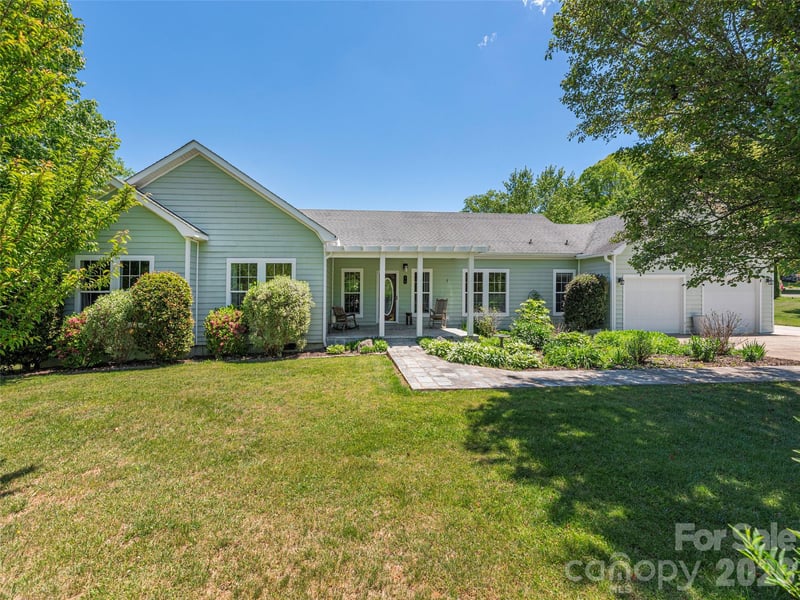 16 Chinaberry Ct, Waynesville, NC 28785