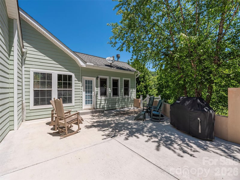 16 Chinaberry Ct, Waynesville, NC 28785