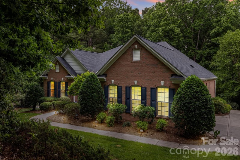 101 Woodwinds Dr, Mount Holly, NC 28120