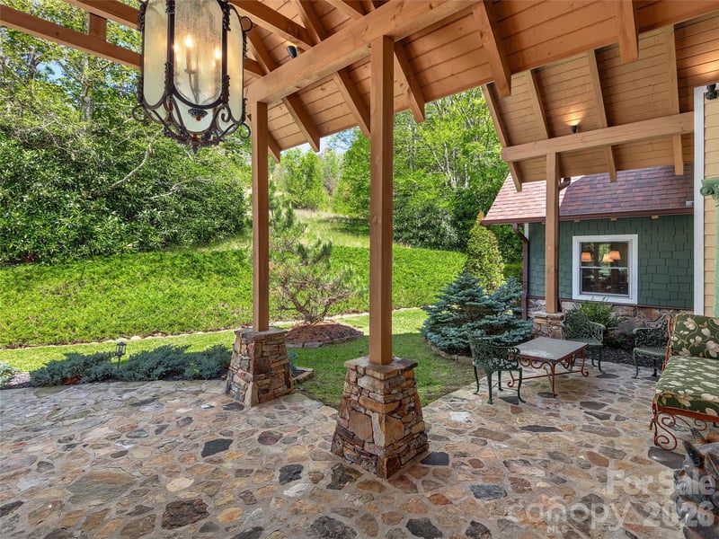 350 Snow Flake Ln, Maggie Valley, NC 28751