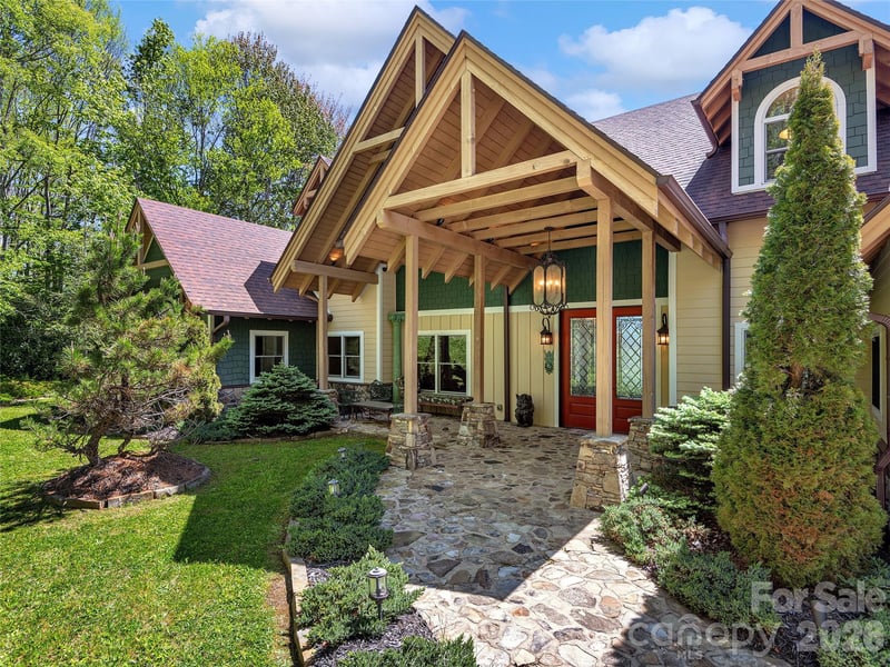 350 Snow Flake Ln, Maggie Valley, NC 28751