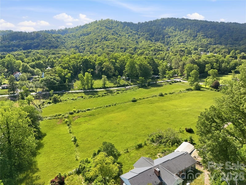 767 New Haw Creek Rd, Asheville, NC 28805