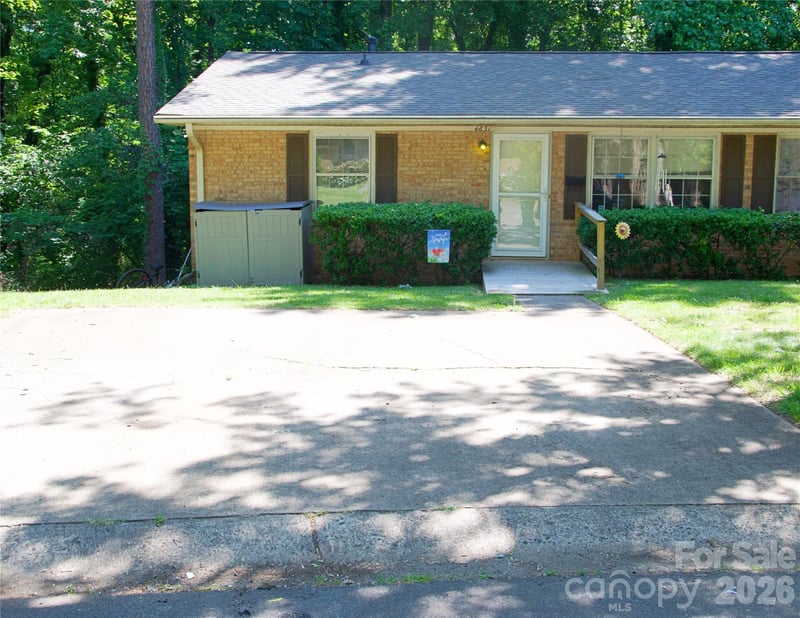 4631 Highlake Dr, Charlotte, NC 28215