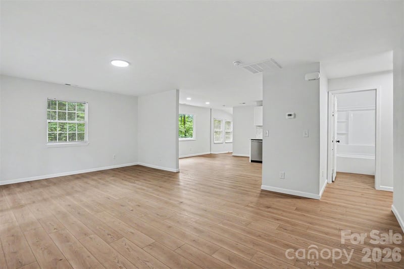 9118 Lakebrook Rd, Charlotte, NC 28214