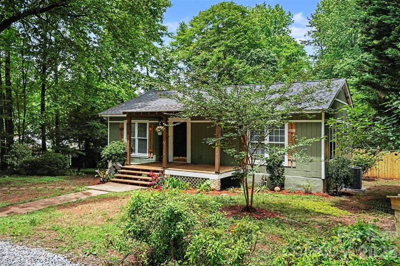 9118 Lakebrook Rd, Charlotte, NC 28214