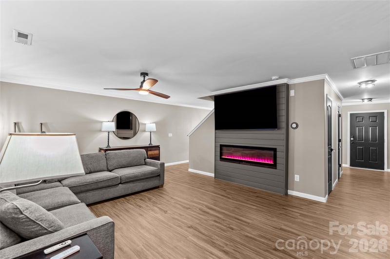 218 Valerie Dr, Lincolnton, NC 28092