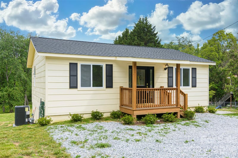 286 Berkeley Rd, Hendersonville, NC 28792