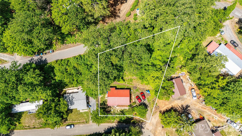 203 Kennedy Dr, Swannanoa, NC 28778
