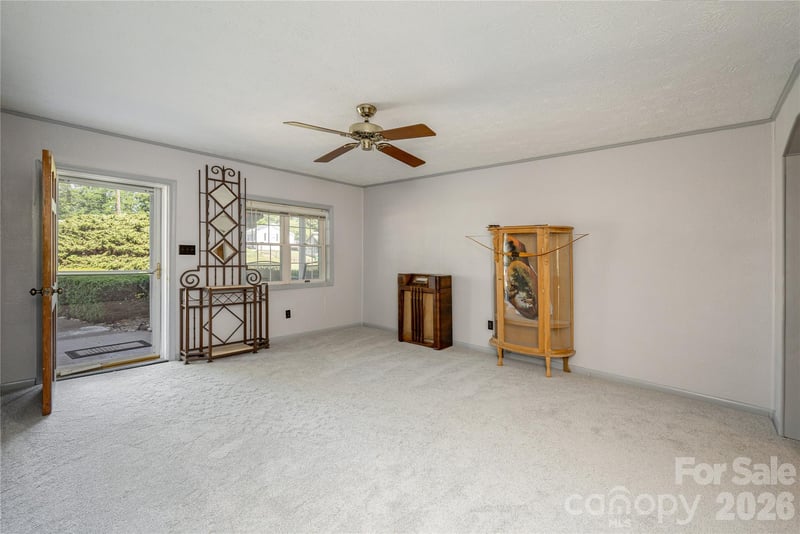 231 Allen Rd, East Flat Rock, NC 28726