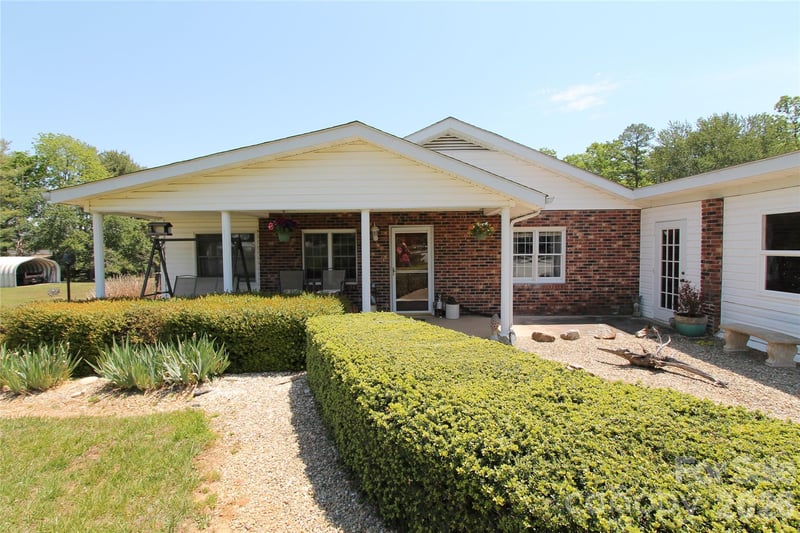 231 Allen Rd, East Flat Rock, NC 28726