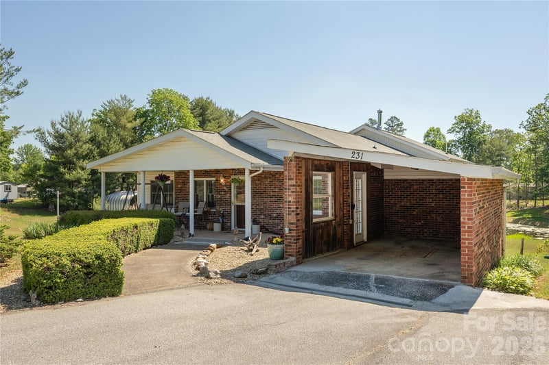 231 Allen Rd, East Flat Rock, NC 28726